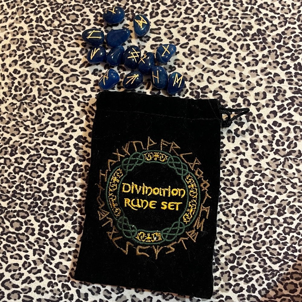 divination rune set